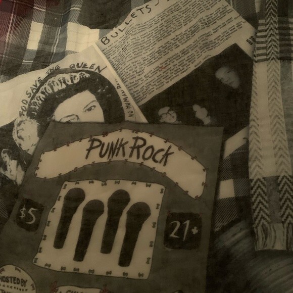 Collection 18 Scarf - Picture 2 of 4